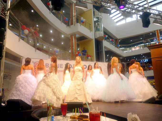 В свадебных платьях российских модельеров
